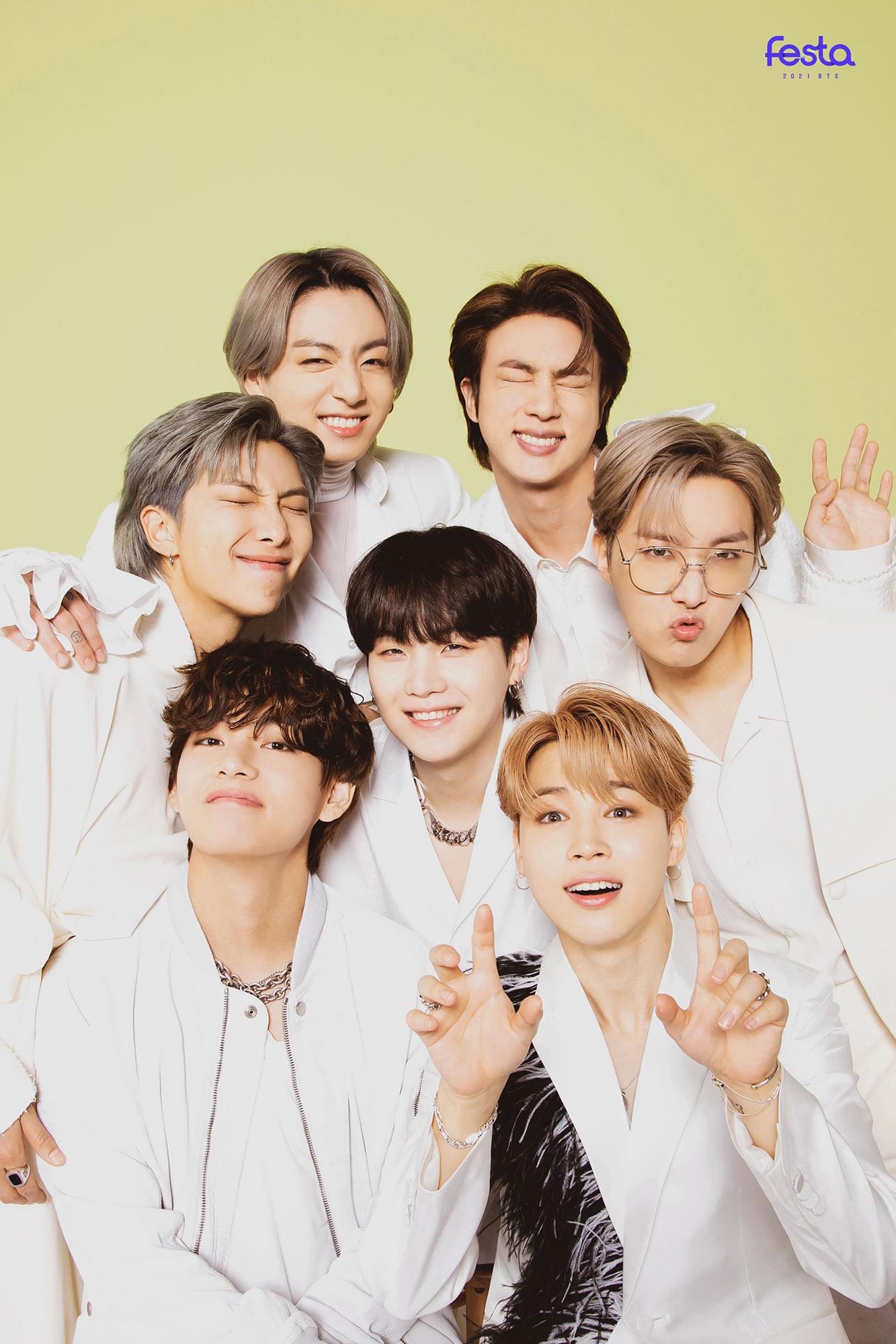 2021 BTS FESTAのオープニングセレモニー「8周年家族写真」がついに公開！！ BTS 防弾少年団 【情報サイト】