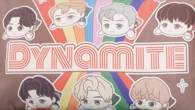BTS DynamiteデザインのTinyTAN寝そべりぬいぐるみが全国のゲーム 