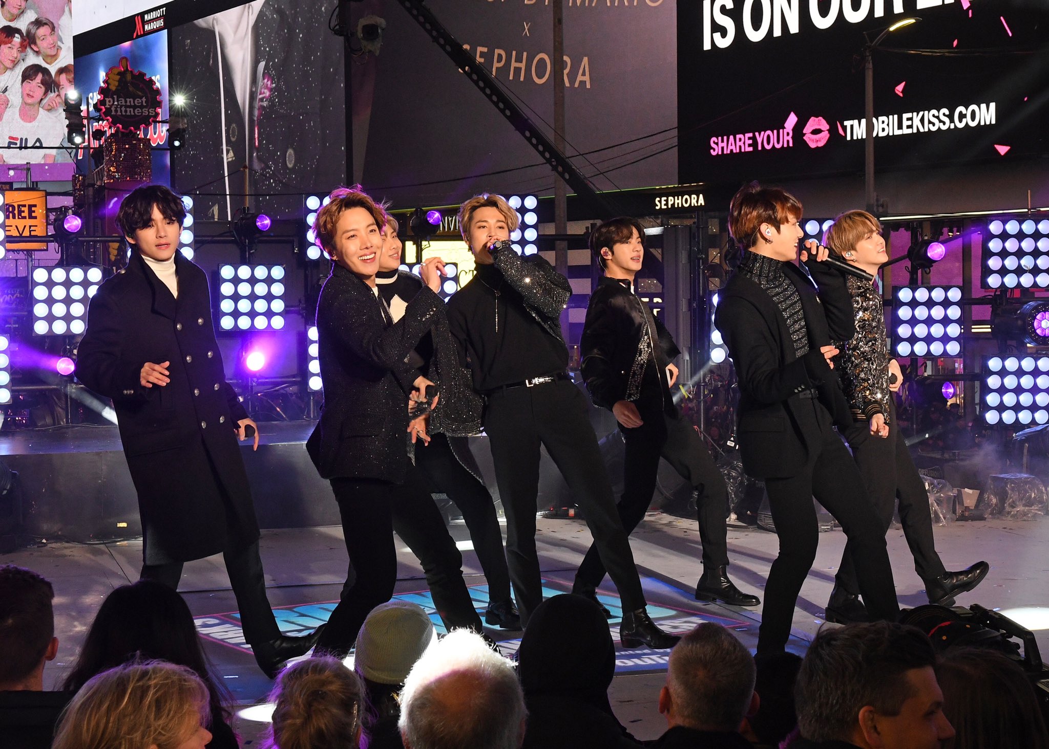 BTSメンバーが出演する「New Year’s Rockin’ Eve」が生中継決定！！日時・視聴方法 | BTS 防弾少年団 【まとめ情報サイト】